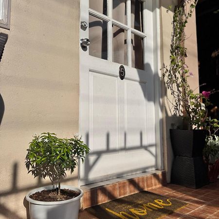 Villa Skanderbeg Guest House プエルト・プリンセサ エクステリア 写真