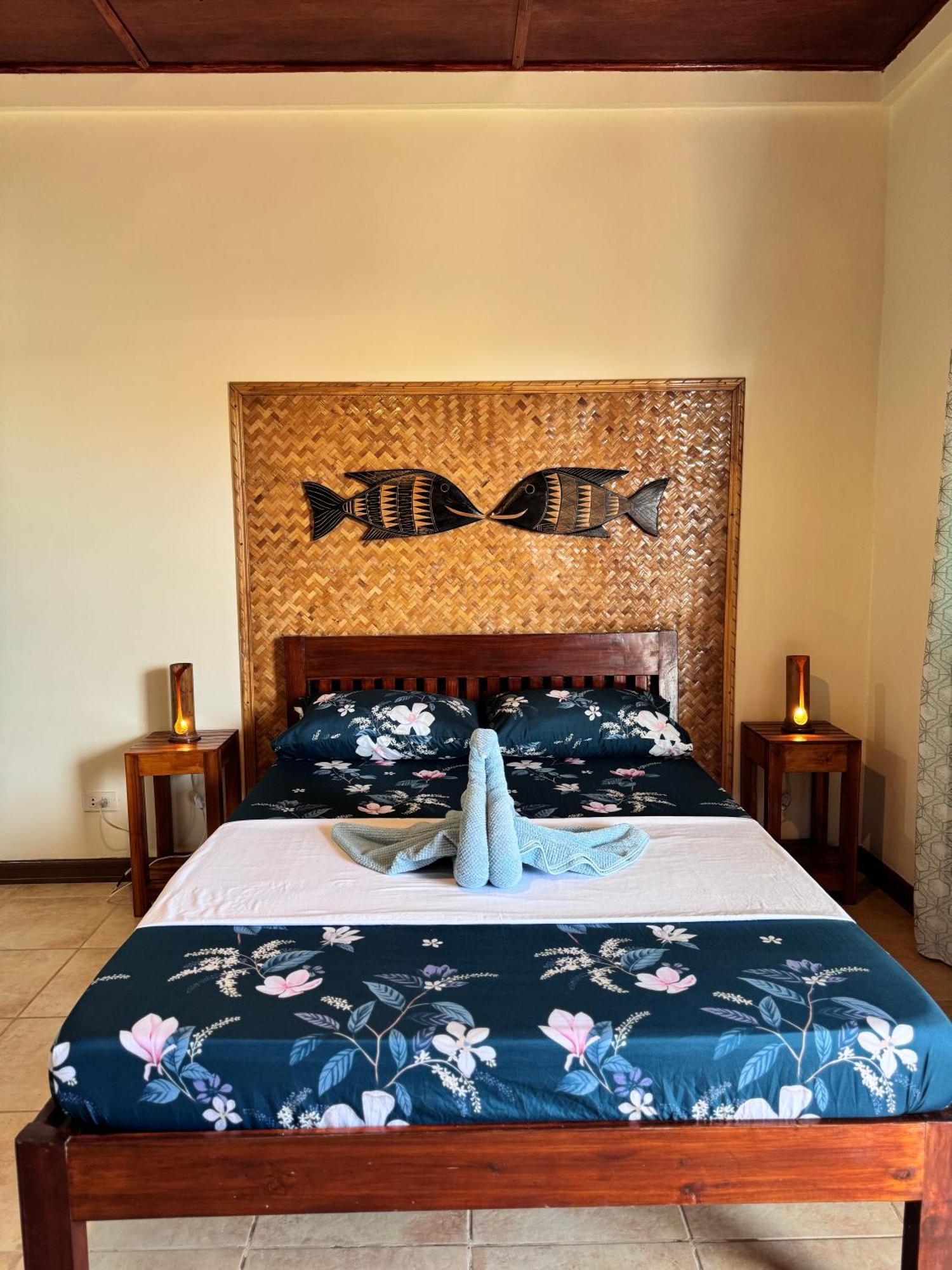 Villa Skanderbeg Guest House プエルト・プリンセサ エクステリア 写真