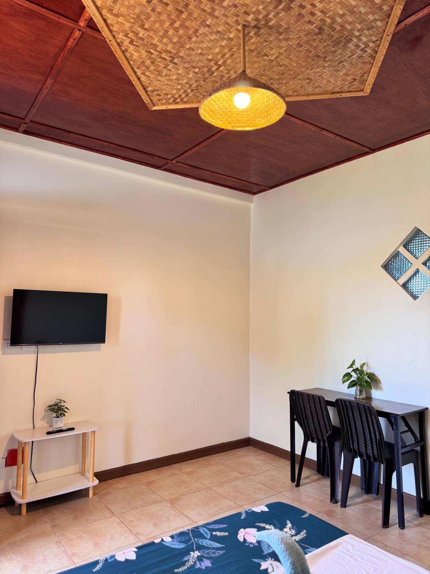 Villa Skanderbeg Guest House プエルト・プリンセサ エクステリア 写真