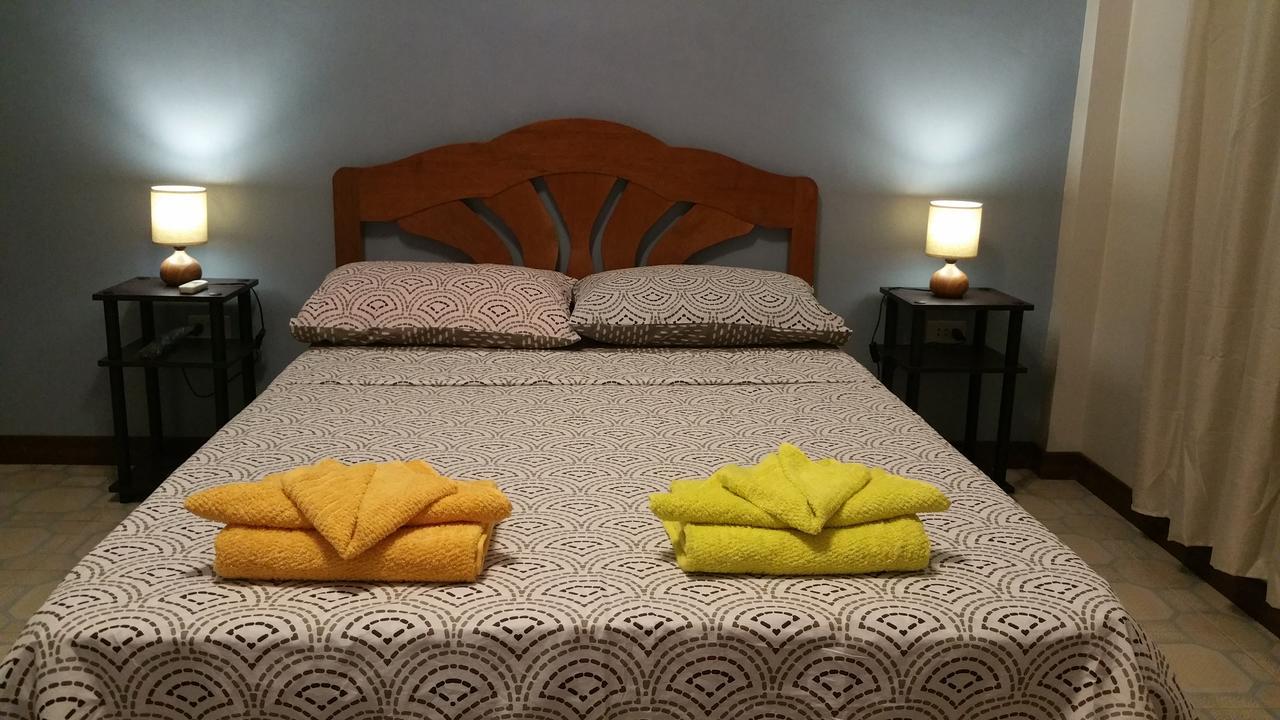 Villa Skanderbeg Guest House プエルト・プリンセサ エクステリア 写真