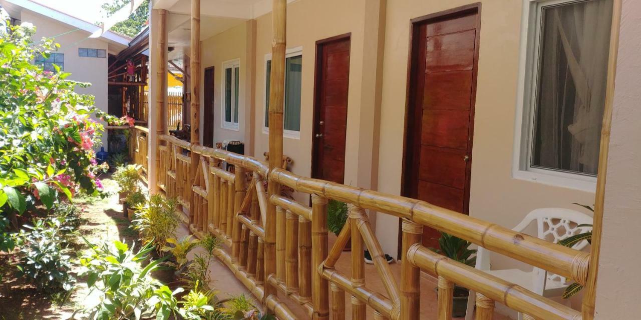 Villa Skanderbeg Guest House プエルト・プリンセサ エクステリア 写真