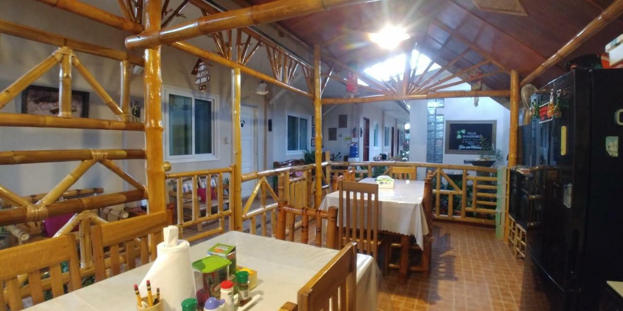 Villa Skanderbeg Guest House プエルト・プリンセサ エクステリア 写真